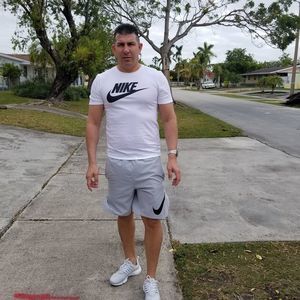 Meet your Posher, Javier